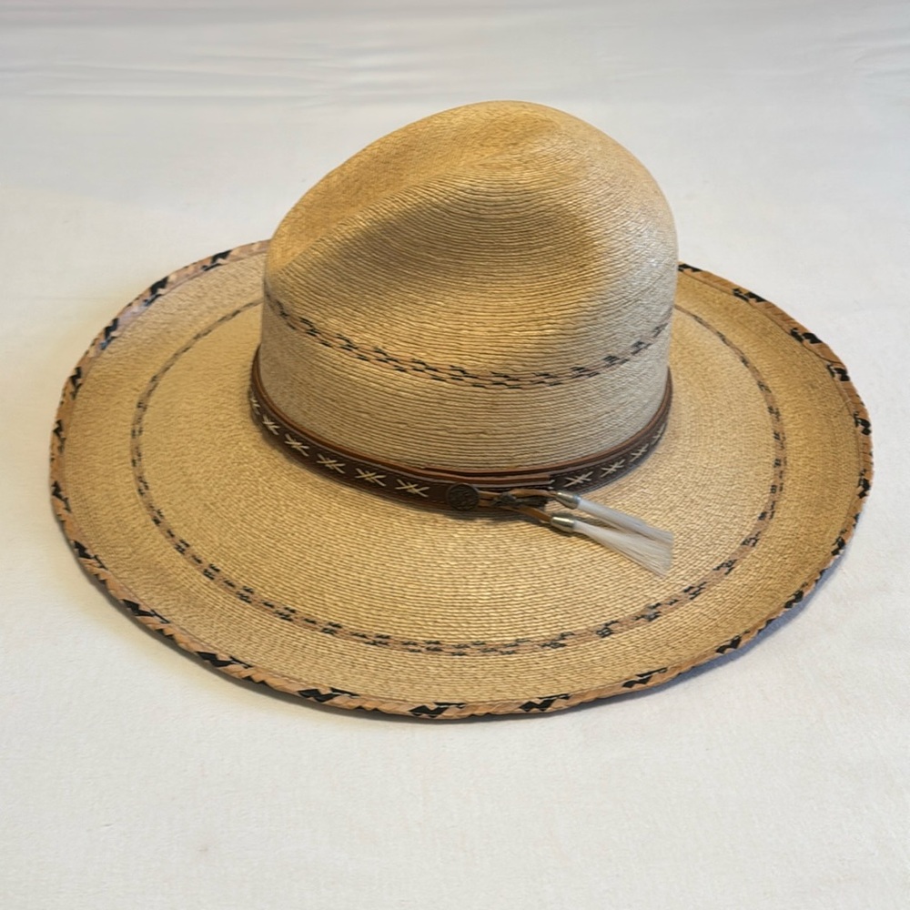 Sahuayo men’s hat size 7 1/4.  Beautiful condition!  Straw w/leather header.